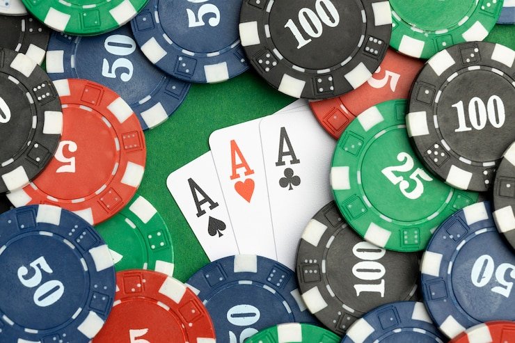 Simbol permainan bertanggung jawab dan perlindungan player di marvel77